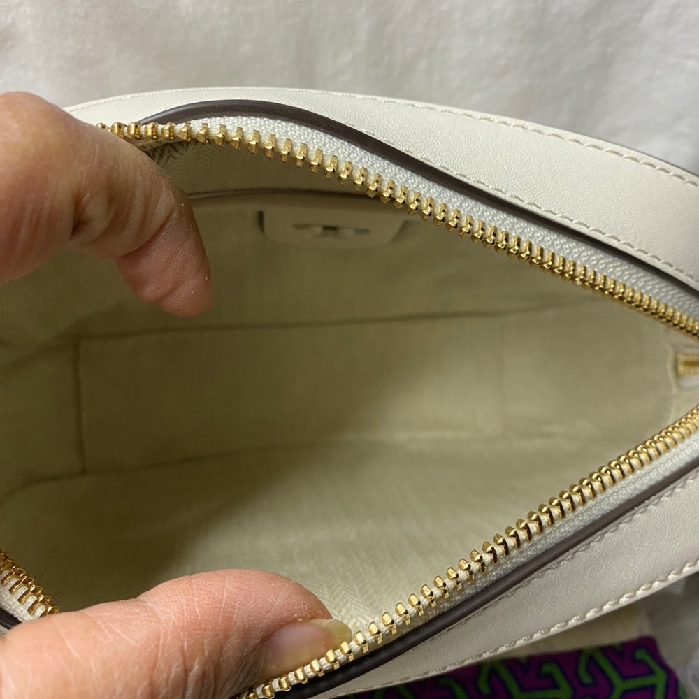 Tory Burch Camera Bag - Picture 5 of 6